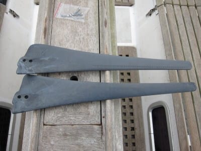 The blades look almost identical - upper one is the new silent blade