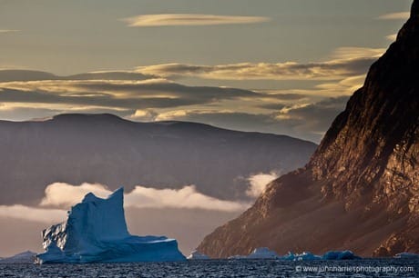 Mountains and ice, West Greenland JHH5II-11310