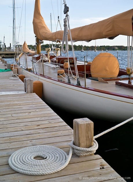 12 m sailboat Gleam's port side and deck JHHG3-1000270