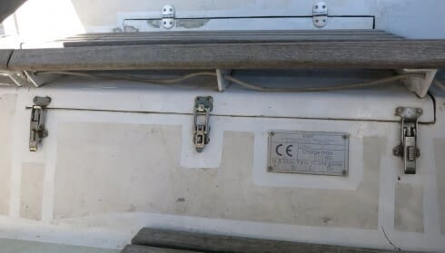 Cockpit locker lid latches must tighten the lid down squarely